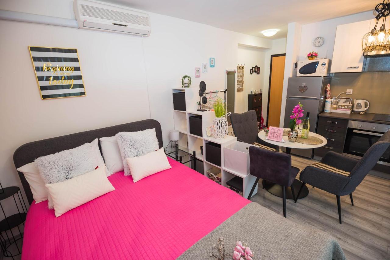 Apartments Mary & Free Parking Rovinj Exterior foto